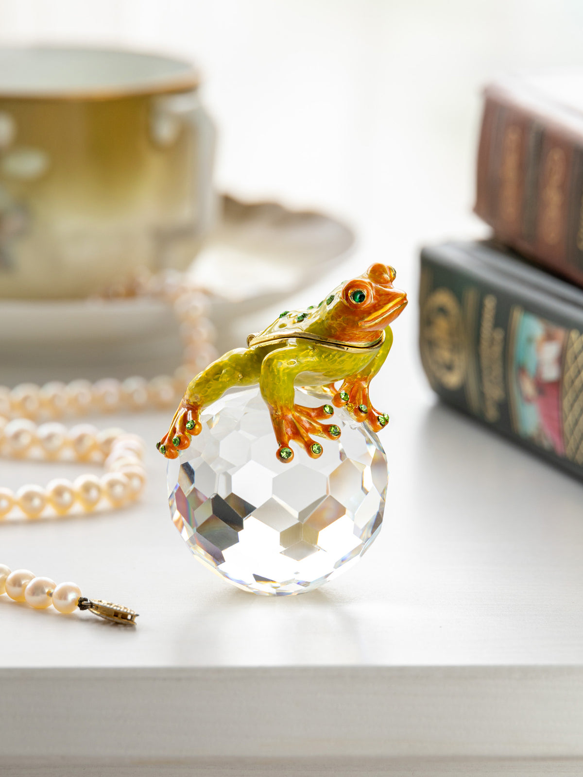 Keren Kopal Frog on Crystal