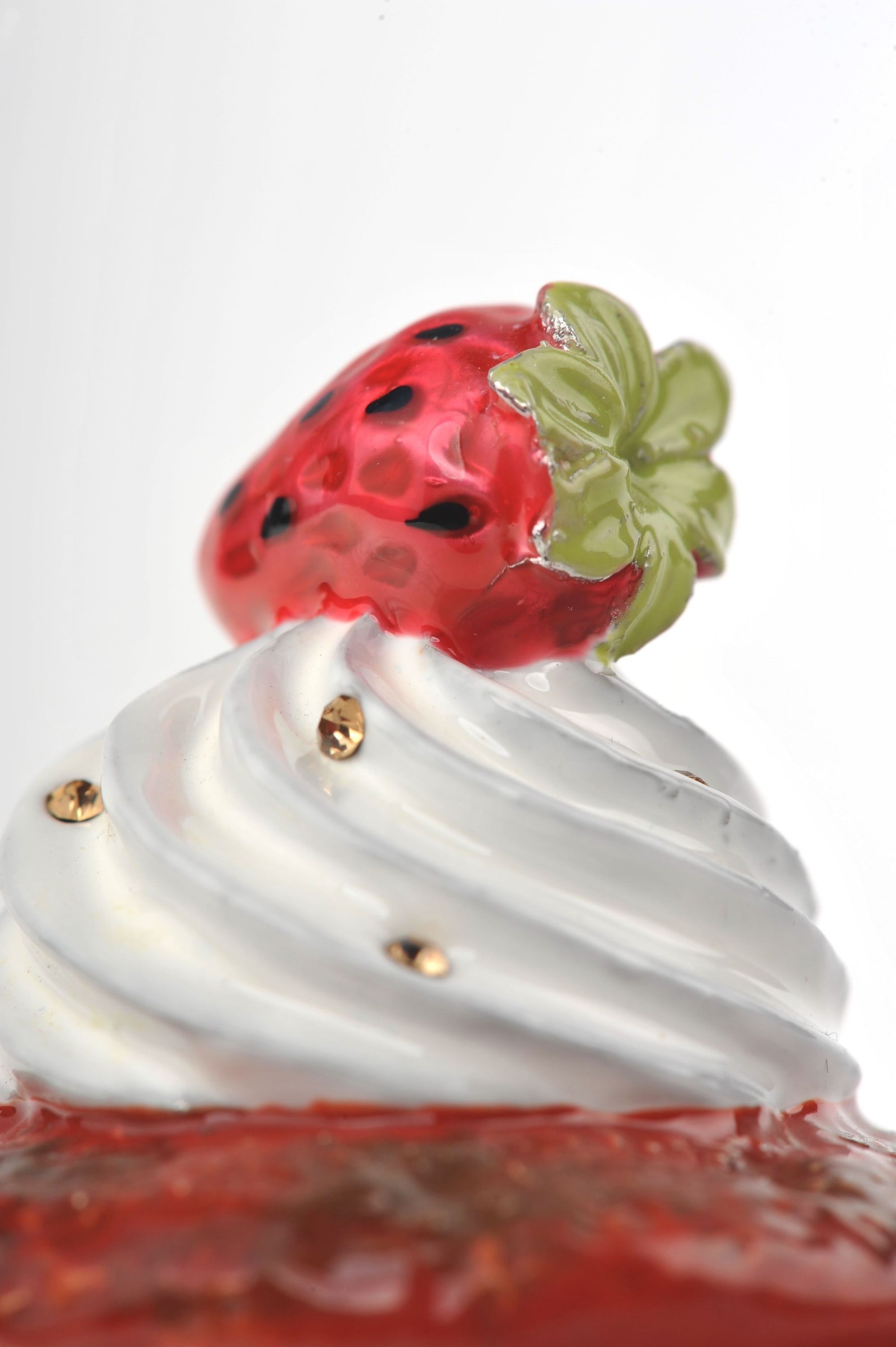 Keren Kopal Red Velvet Cupcake with Strawberry