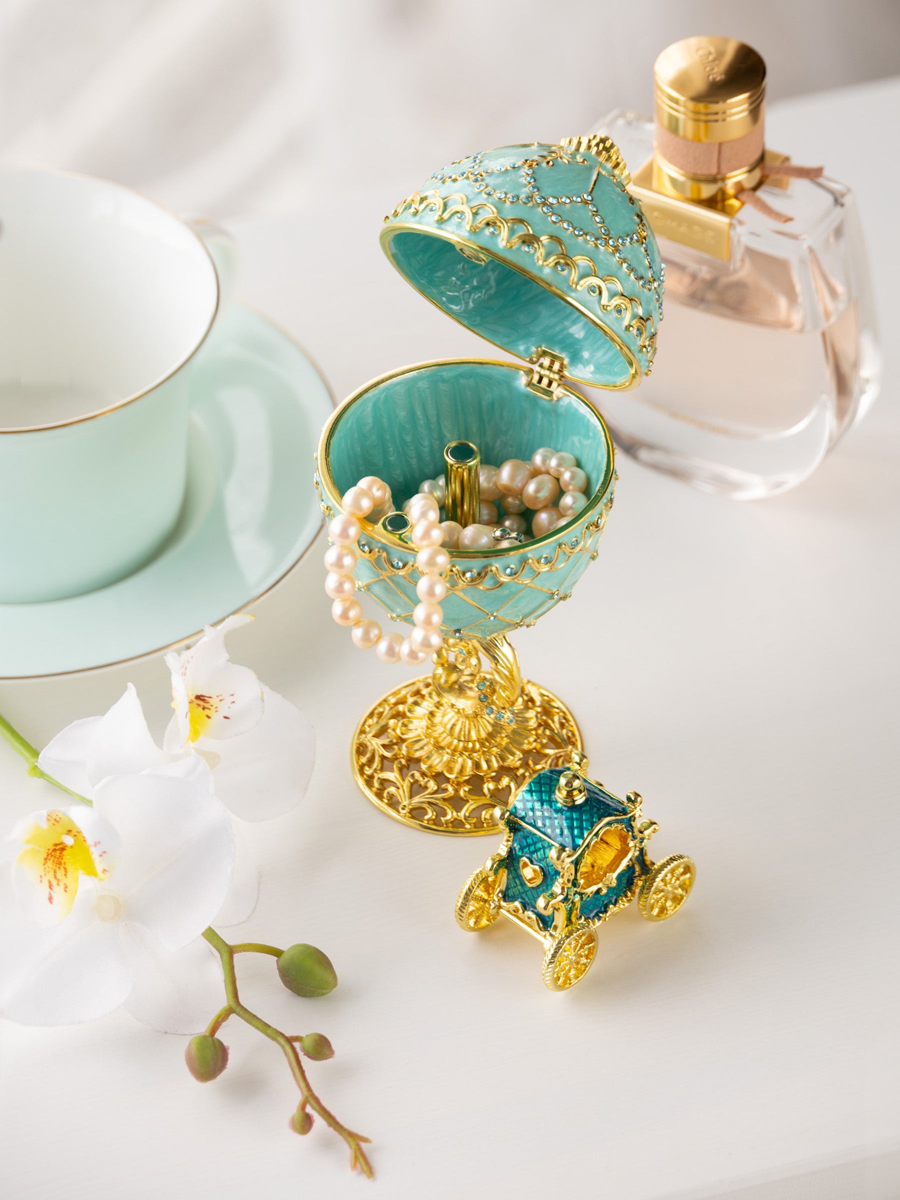 Gold & turquoise Egg with Royal Carriage