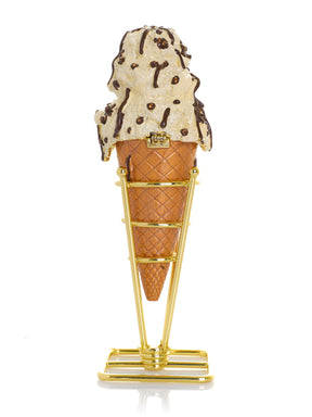 Cookies & Cream Eistüte mit geschmolzenem dunklem Schokoladenfudge-Drizzle Schmuckkästchen