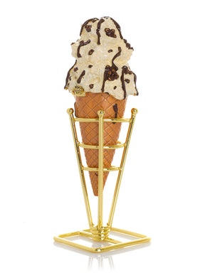 Cookies & Cream Eistüte mit geschmolzenem dunklem Schokoladenfudge-Drizzle Schmuckkästchen