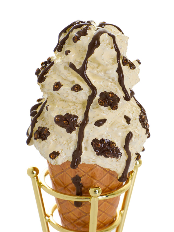 Cookies & Cream Eistüte mit geschmolzenem dunklem Schokoladenfudge-Drizzle Schmuckkästchen