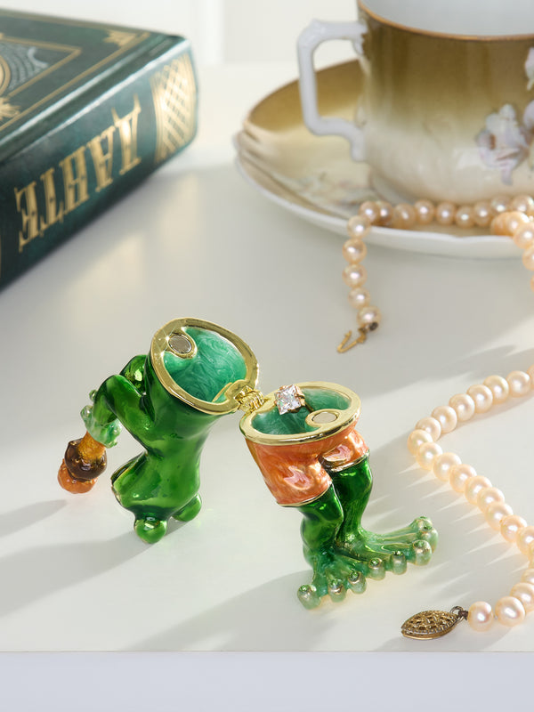 Frosch beim Essen einer Schokoladen-Eistüte Schmuckkästchen
