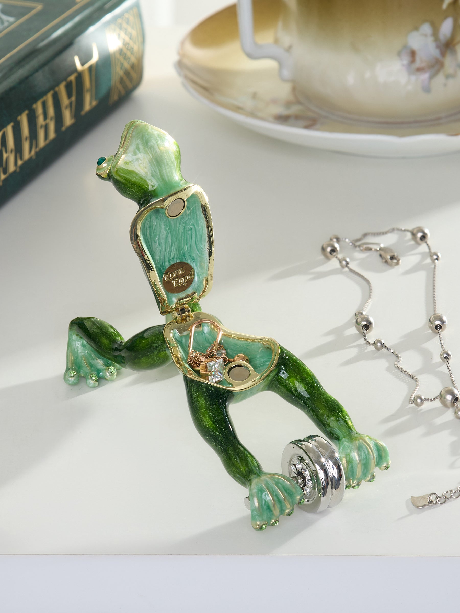 Frosch beim Training mit Ab-Roller Schmuckkästchen